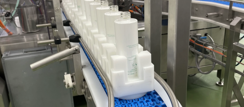 Ligne de production de produits cosmétiques de la société Arval, installée à Conthey